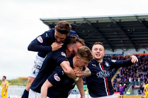 Ambiente en un partido de fútbol de Falkirk