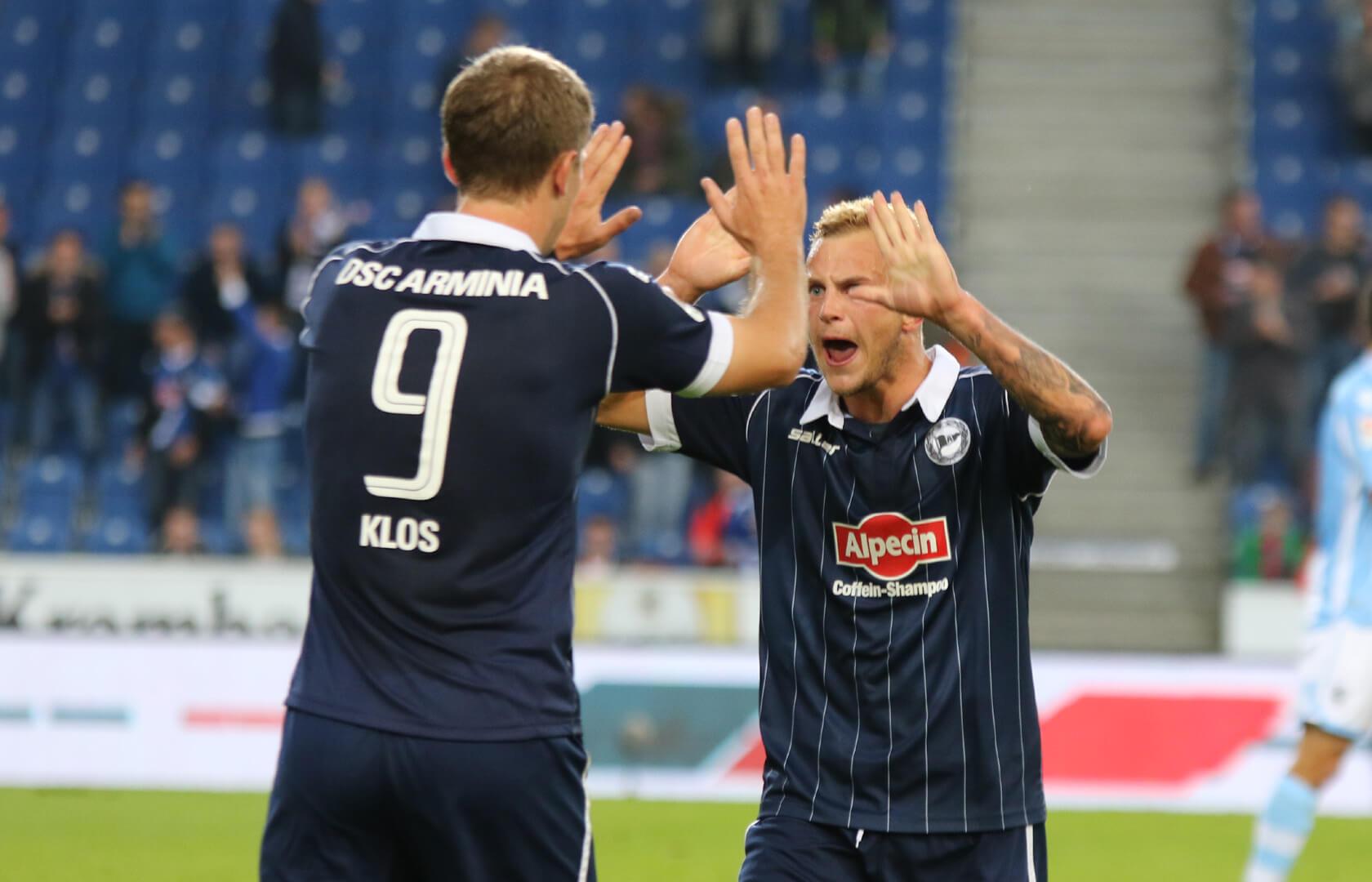 Ambiente en un partido de fútbol de DSC Arminia Bielefeld