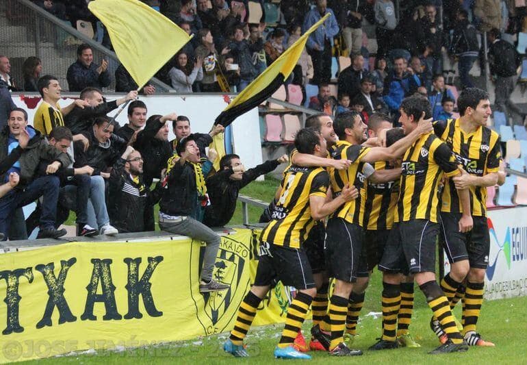Barakaldo CF football match atmosphere