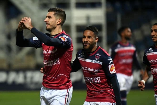 Ambiente en un partido de fútbol de Clermont