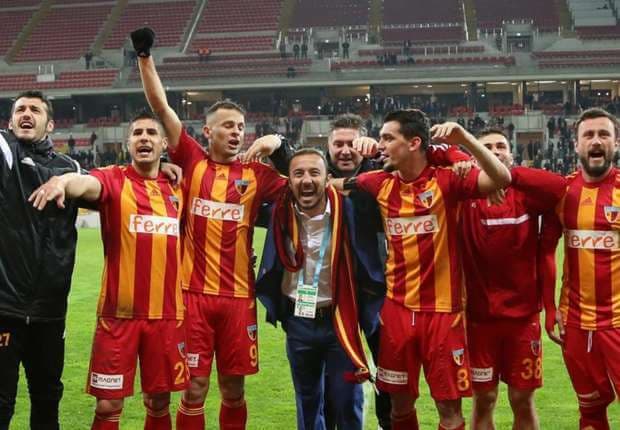 Ambiente en un partido de fútbol de Kayserispor