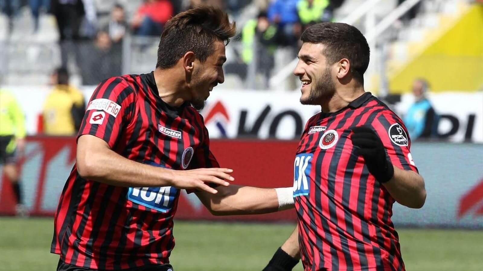 Stimmung beim Fußballspiel von Gençlerbirliği S.K.