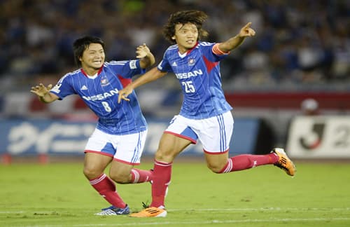 Yokohama F.Marinos – jalkapallo-ottelun tunnelma