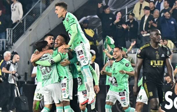 Club Leon football match atmosphere