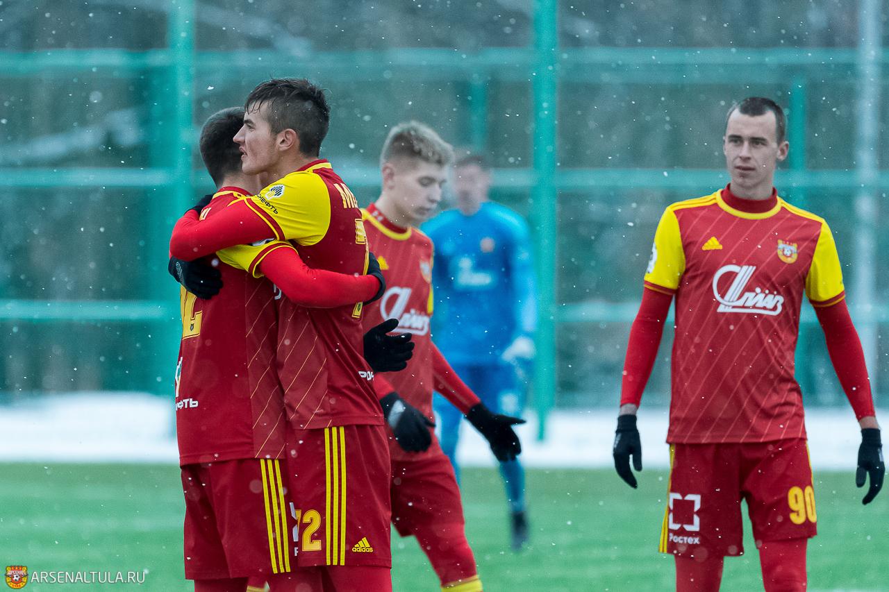 FC Arsenal Tula football match atmosphere