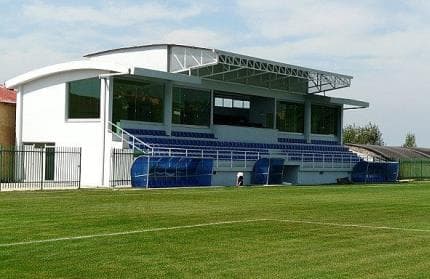 Laci Stadium, Lac