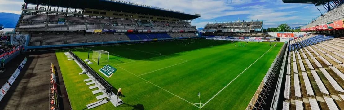 Stadion Ekimae Real Estate Stadium